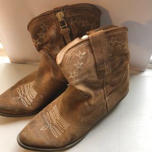 Tan suede BTJOLISA ankle cowboy style boots sz 7